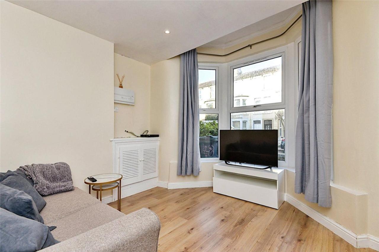 Beautiful Townhouse In Morecambe Bagian luar foto